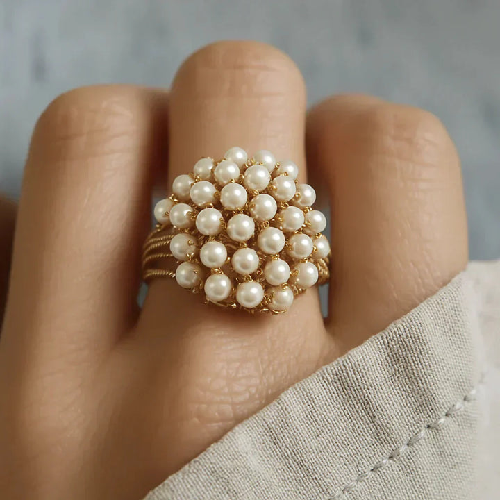 Verfijnde roségouden ring met een subtiele bloem