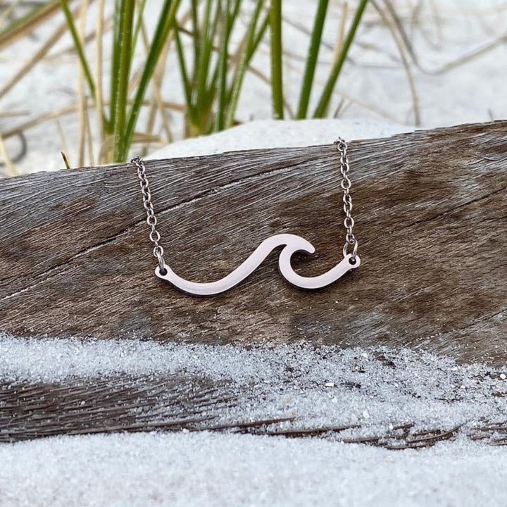 Zilveren ketting met golvende lijnen