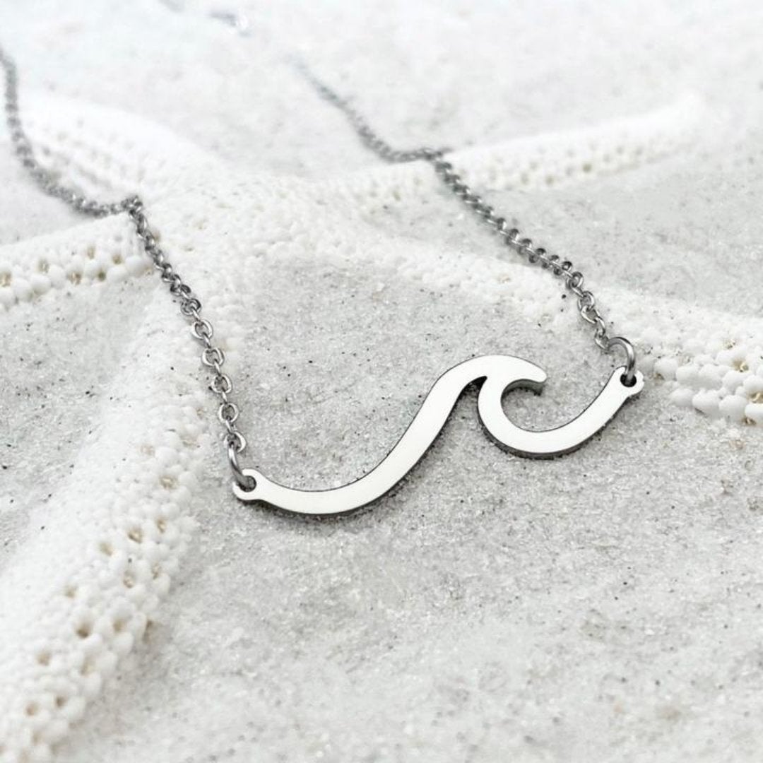 Zilveren ketting met golvende lijnen