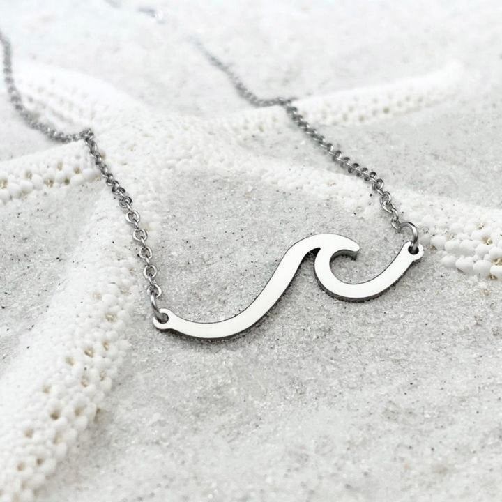 Zilveren ketting met golvende lijnen