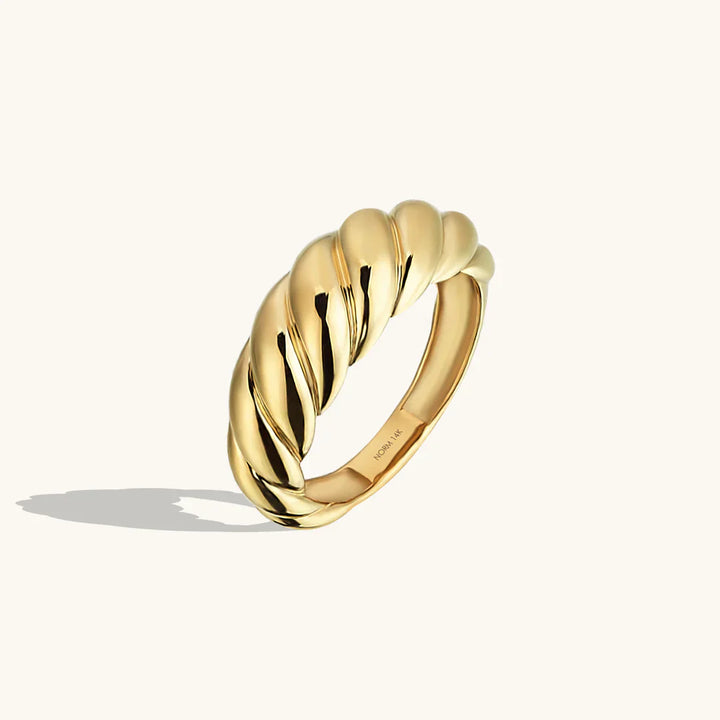 Elegante witgouden ring met verfijnde golven
