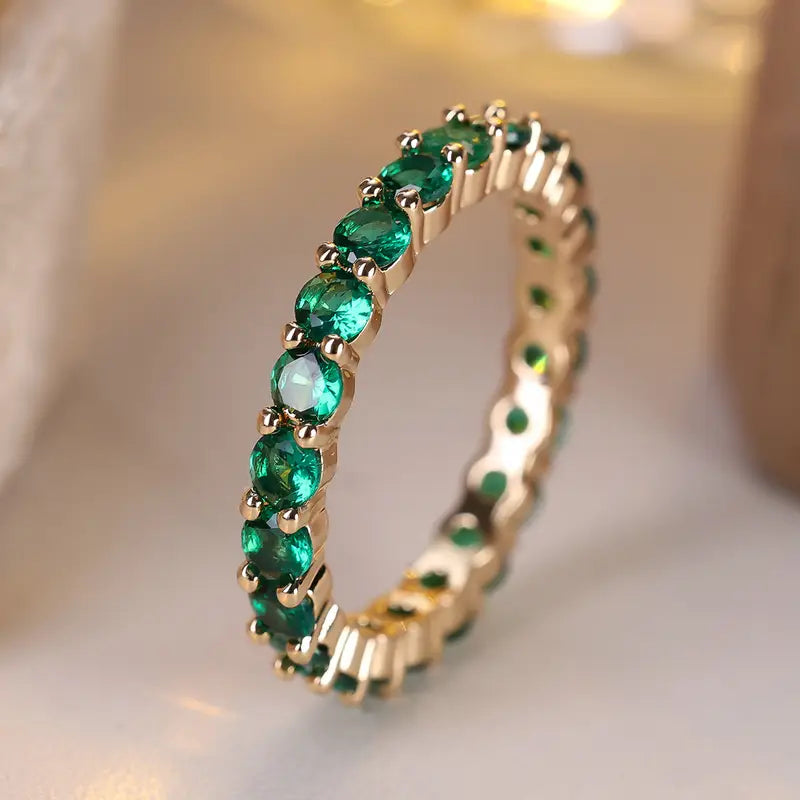 Zachte gouden ring met verfijnde details