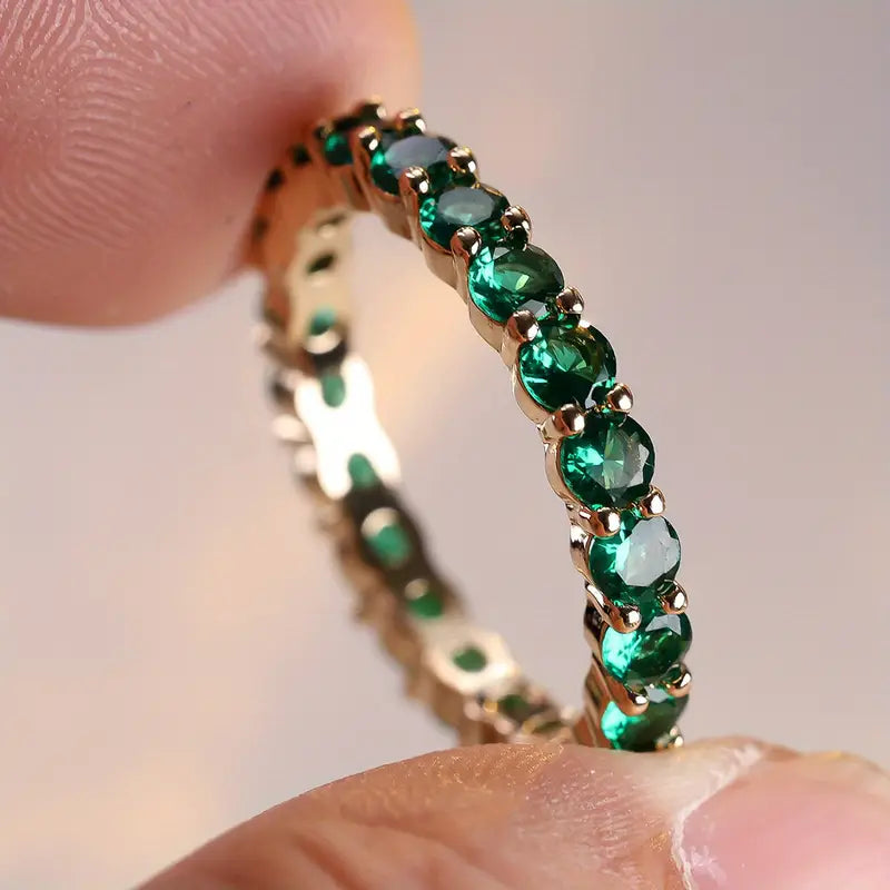 Zachte gouden ring met verfijnde details
