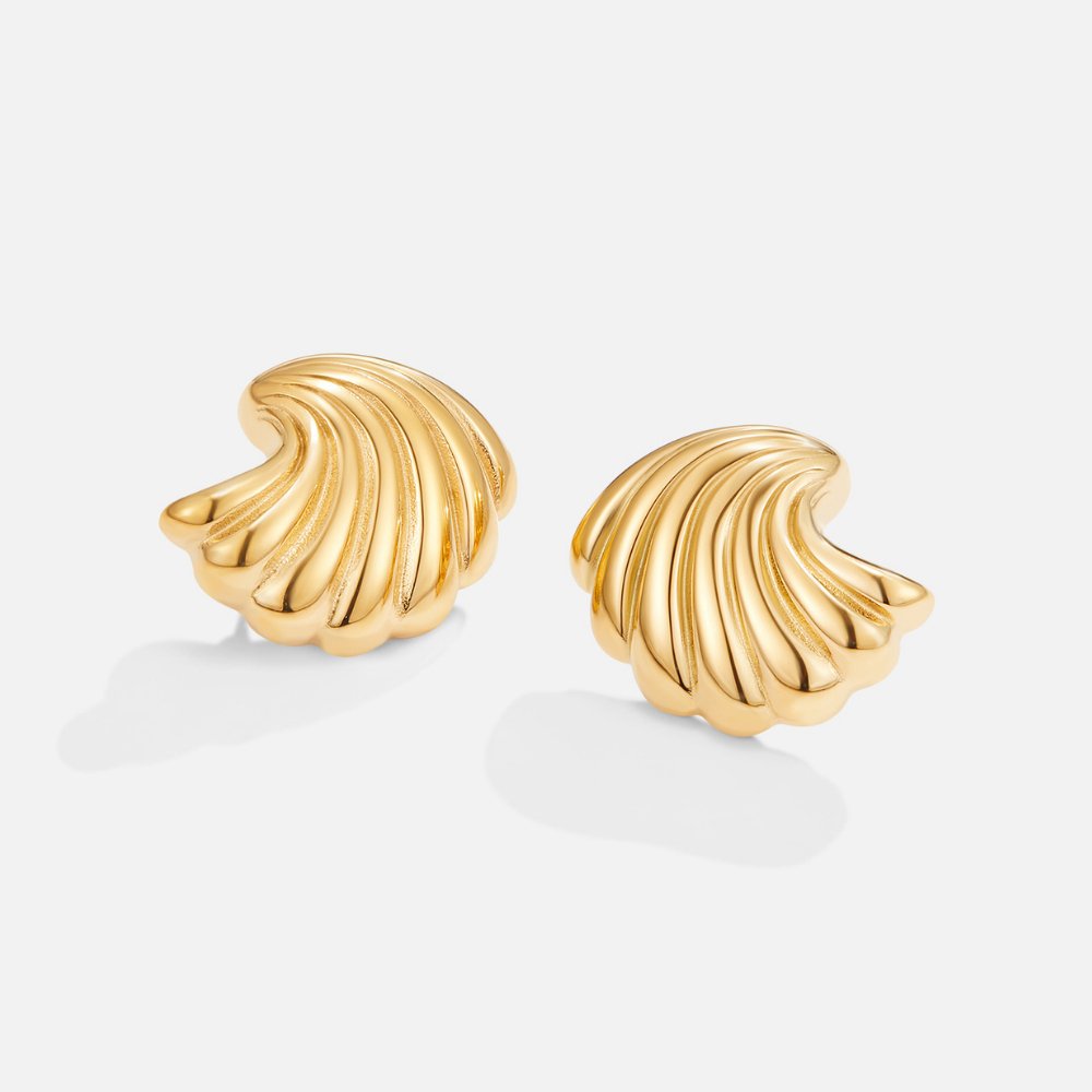 Elegante gouden oorbellen met schelpdesign