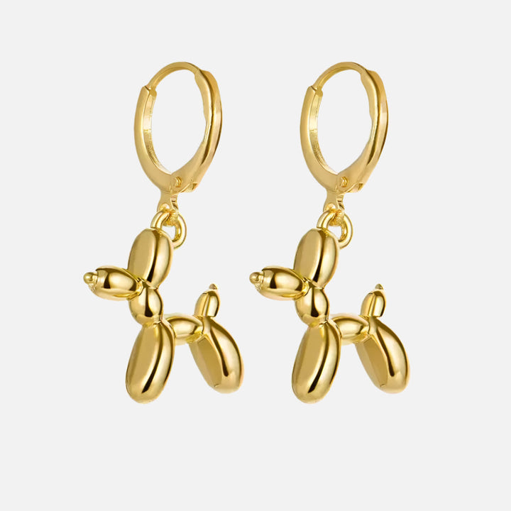 Gouden Huggie Oorbellen met Mini Ballon Hond Charm