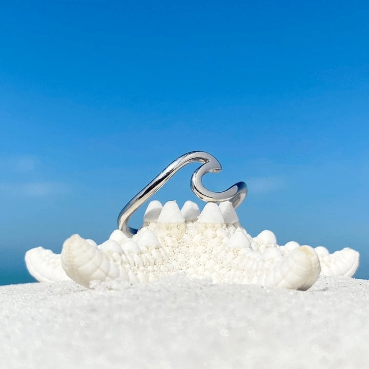 Elegante zilveren ring met golvende lijnen