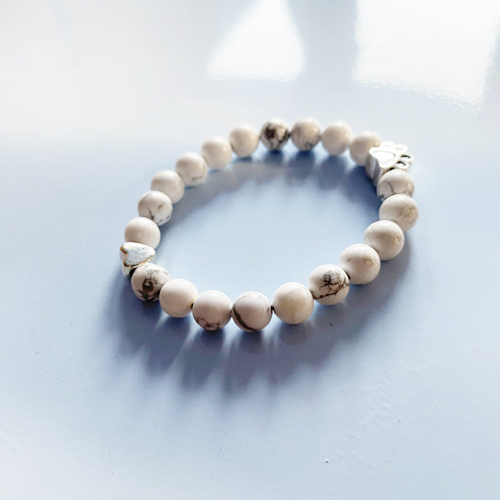 Natuurlijke Edelstenen Armband met Poot- en Hartbedel – Handgemaakt Ontwerp