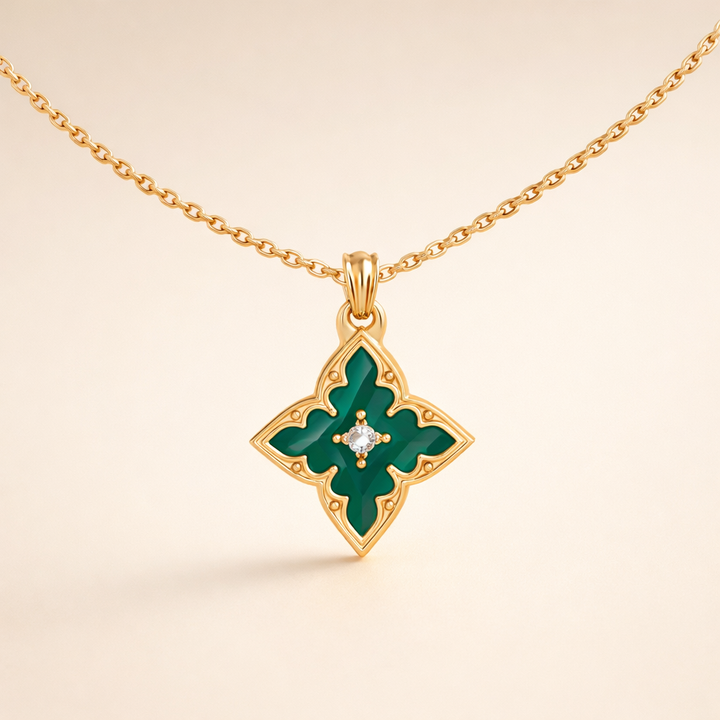Gouden ketting met klavertje vier