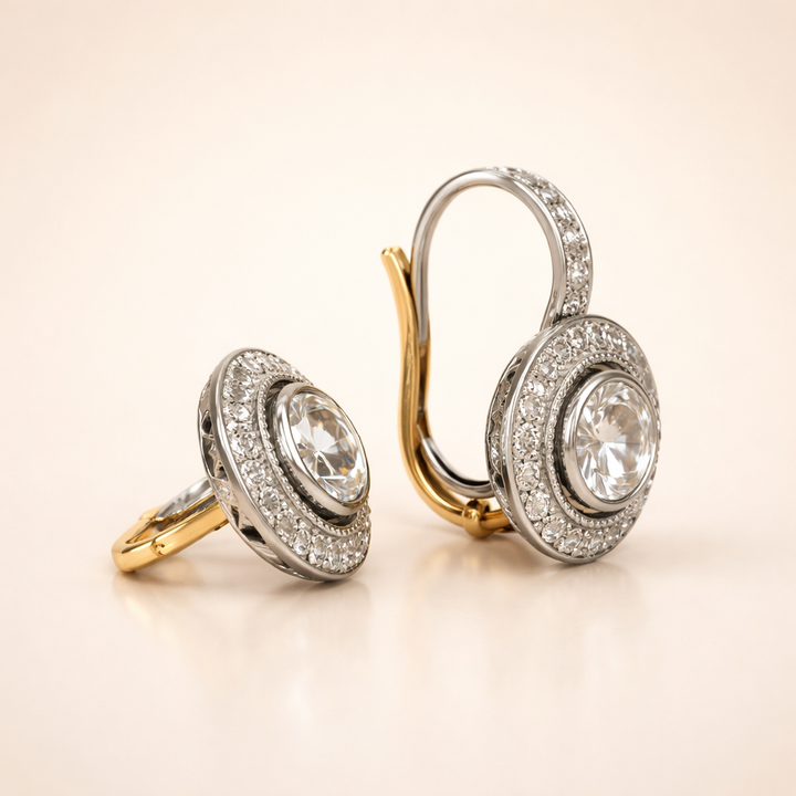 Elegante zilveren oorbellen met zirkonia en gouden accenten