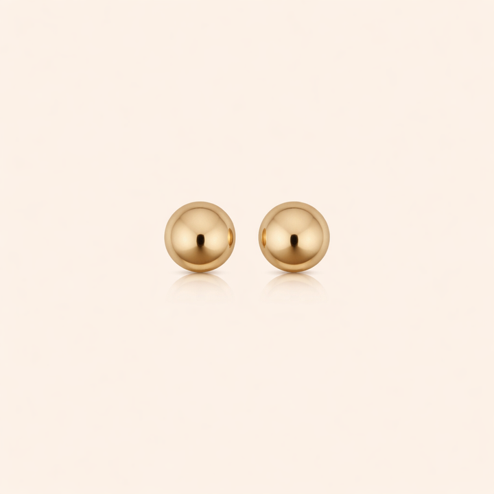 Elegante witte gouden oorbellen met subtiele balvorm