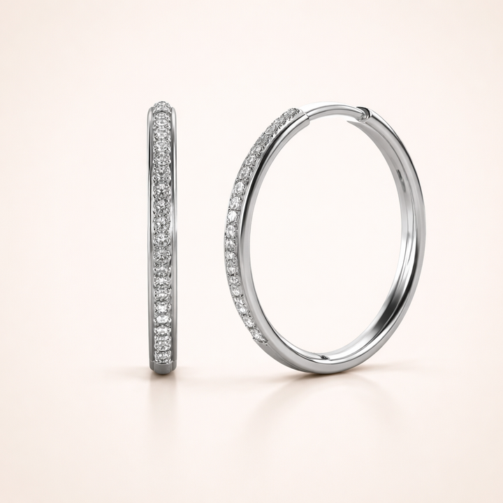 Elegante oorbellen van wit goud met subtiele zirkonia details