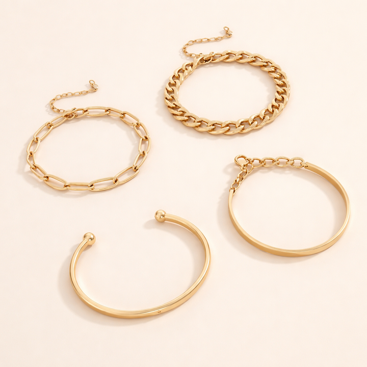 Elegante gouden armbandset met verfijnde details