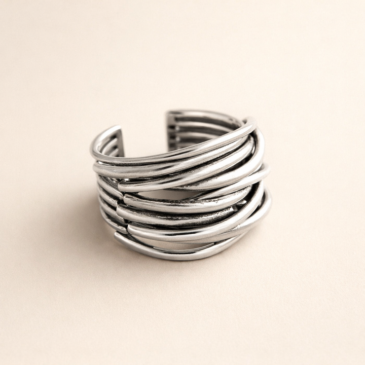 Verfijnde zilveren ring met gelaagde details