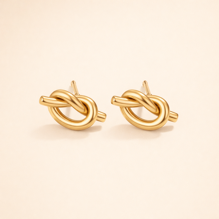 Elegante zilveren oorbellen met verfijnde knoopdetails