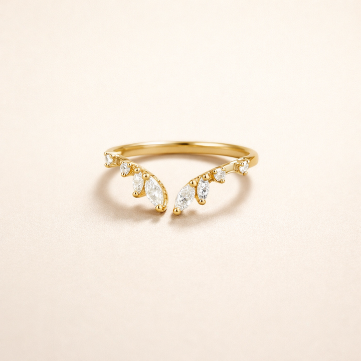 Zachte glans gouden ring met kristal