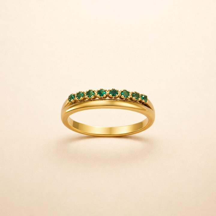 Elegante, smaragdgroene ring met verfijnde lagen