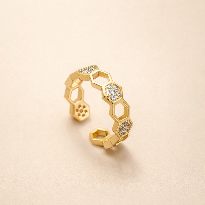 Verfijnde gouden ring met sprankelende kristallen