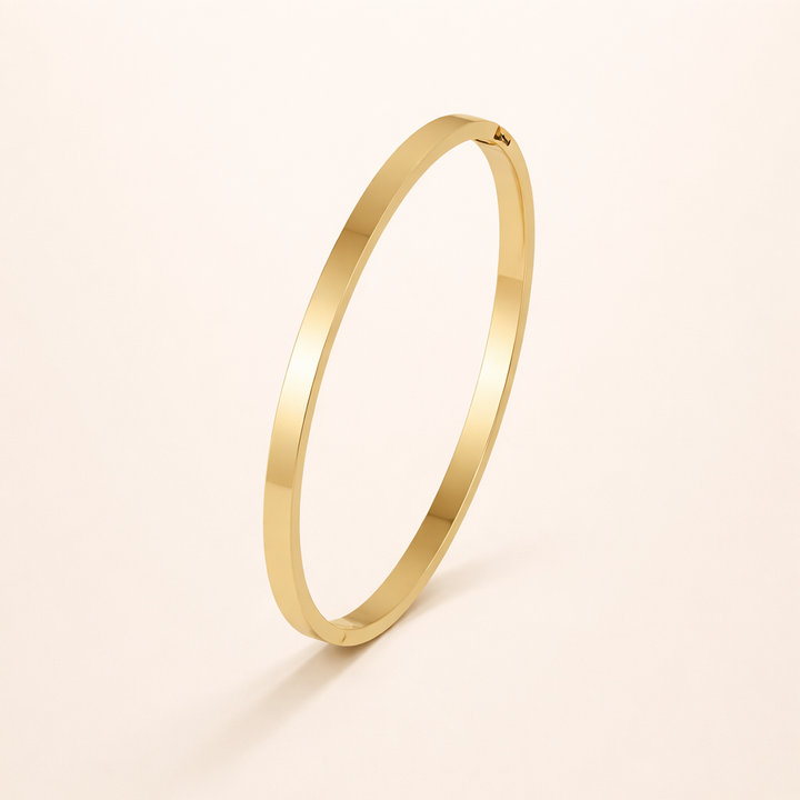 Elegante gouden armreif met verfijnde lijnen