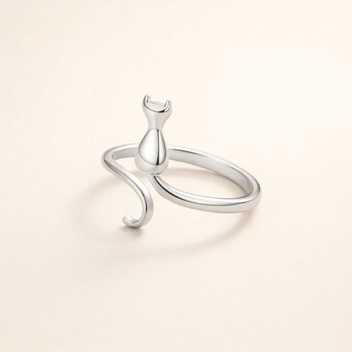 Zilveren ring met een verfijnde maan
