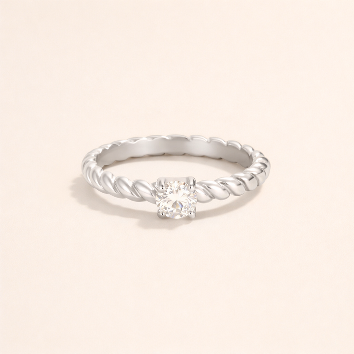 Elegante zilveren ring met verfijnde kristallen details