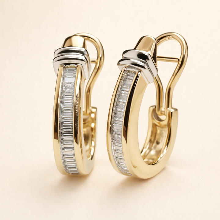 Elegante gouden oorbellen met sprankelende diamanten