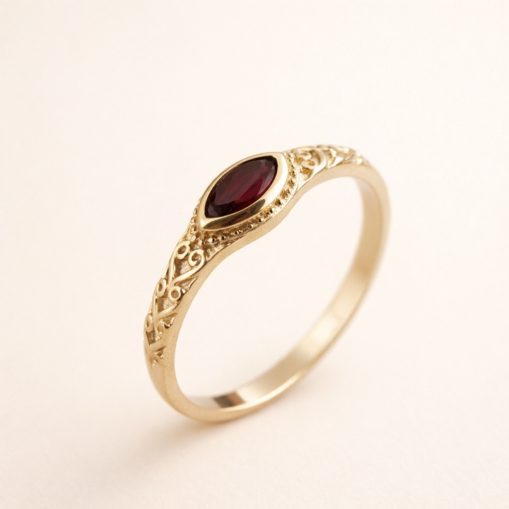 Elegante gouden ring met een rode zirkonia