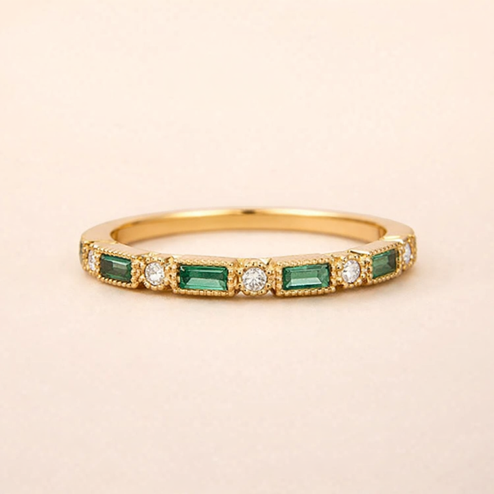Elegante gouden ring met vintage groene zirkonia