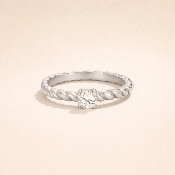 Elegante zilveren ring met verfijnde kristallen details
