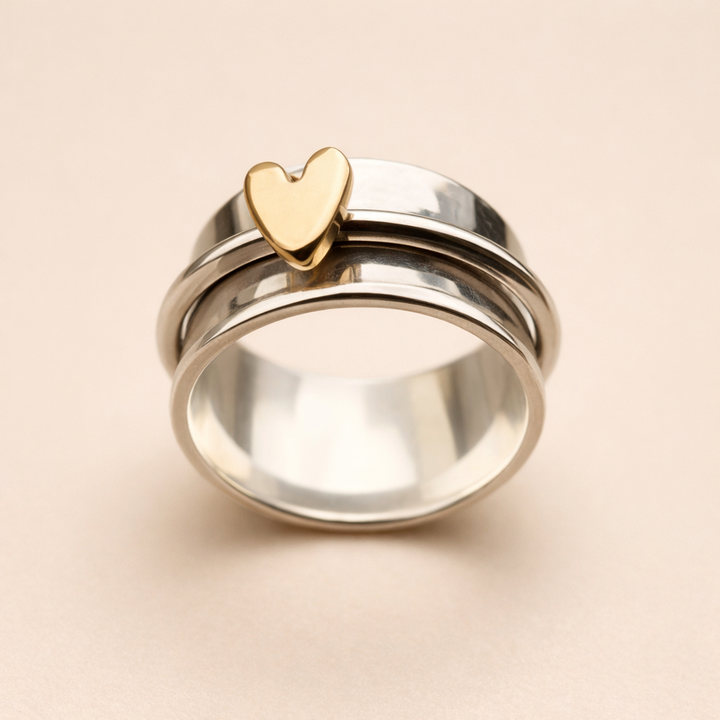 Elegante zilveren ring met gouden hartje