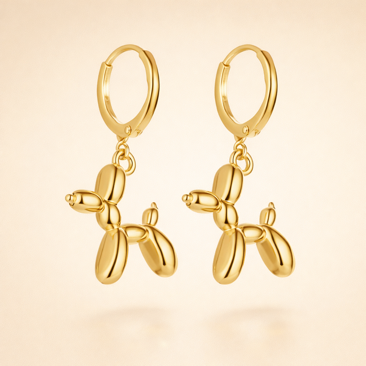 Gouden Huggie Oorbellen met Mini Ballon Hond Charm