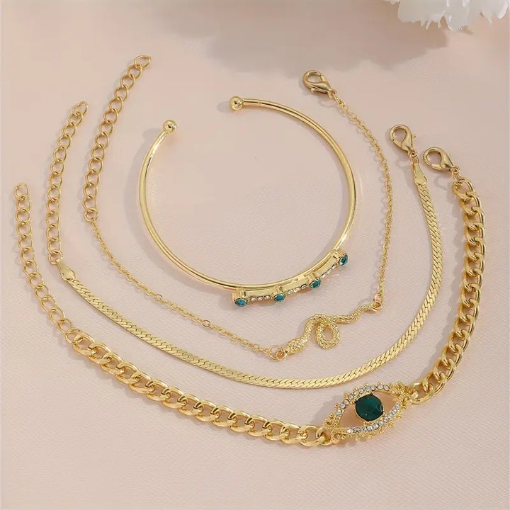 Elegante gouden armband met verfijnde details