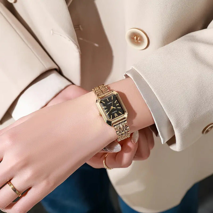 Elegante gouden horloge met verfijnde schakels