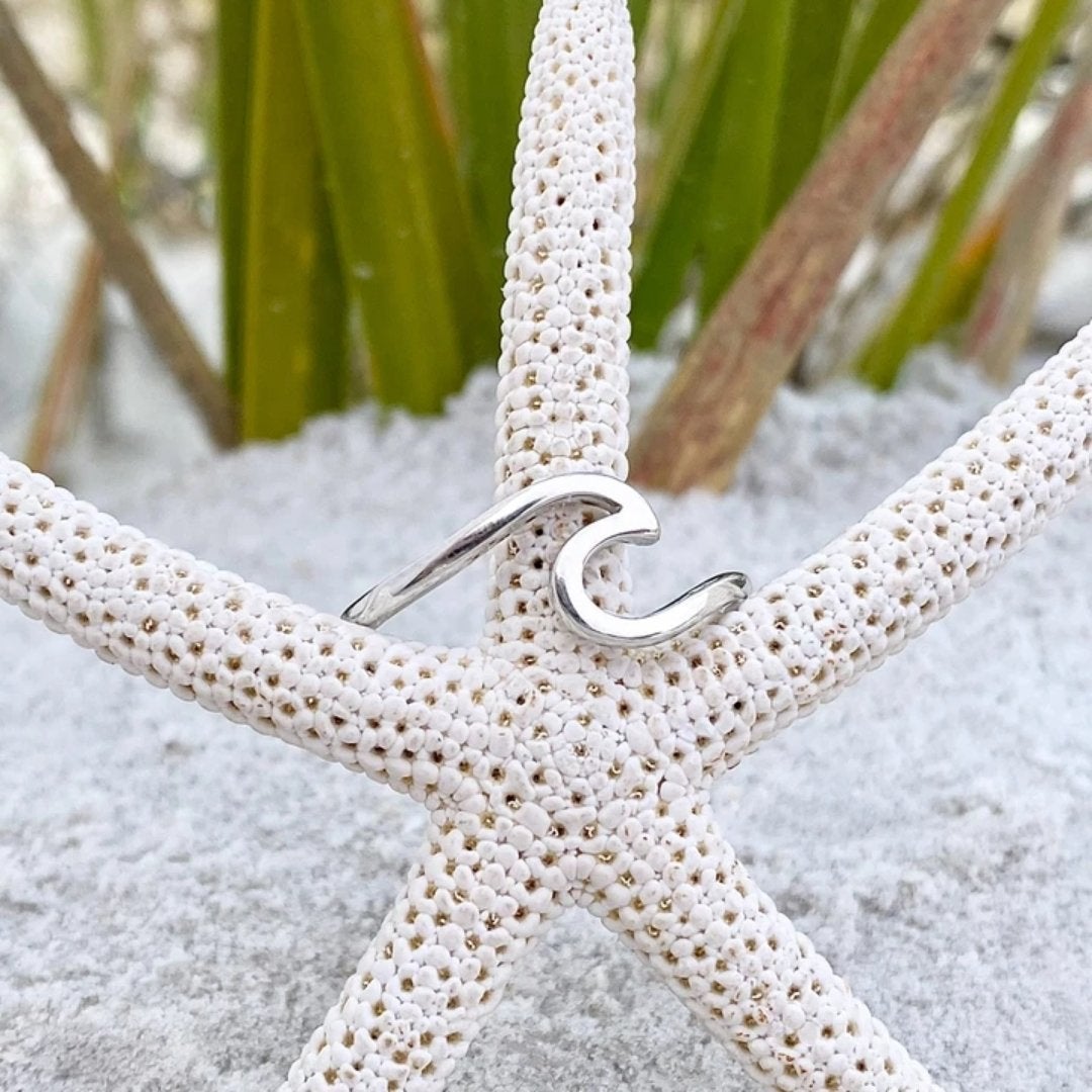 Elegante zilveren ring met golvende lijnen