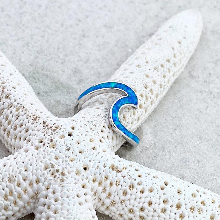 Zilveren ring met opaal en golvende vormen