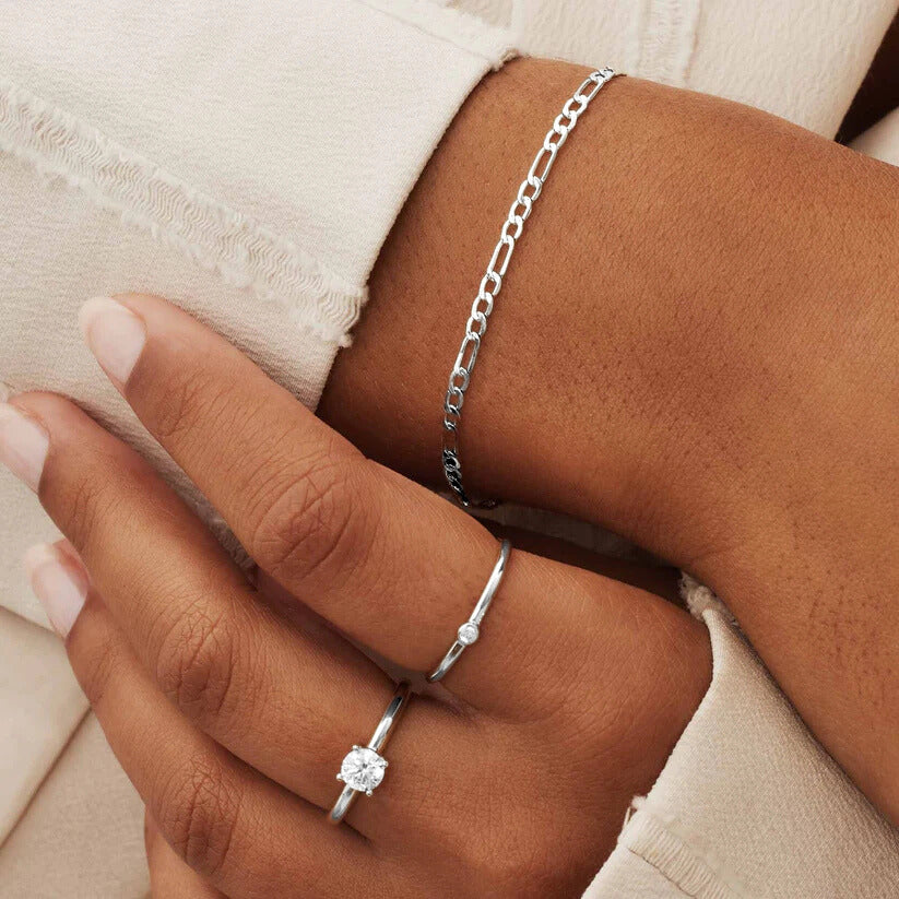 Elegante witgouden armband met verfijnde details