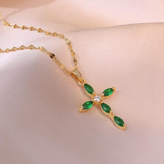 Elegante gouden ketting met smaragd kruis ontwerp