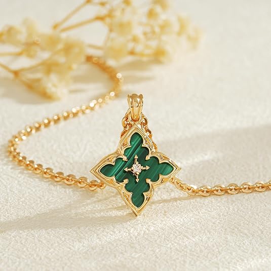 Gouden ketting met klavertje vier