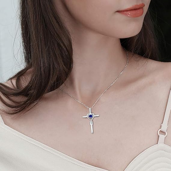 Elegante witgouden ketting met saffier hartsteen