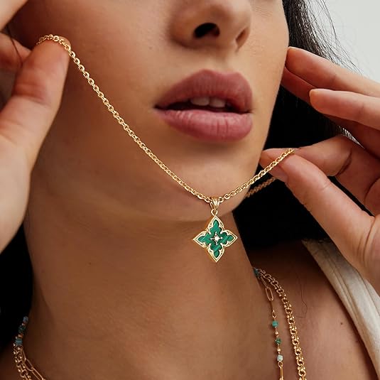 Gouden ketting met klavertje vier