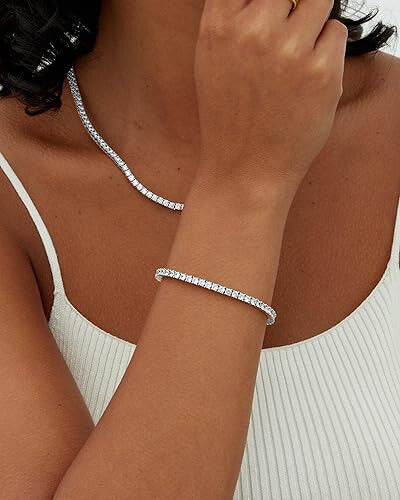 Elegante witgouden tennisarmband met verfijnde glans