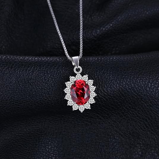 Elegante witgouden ketting met ruby halo