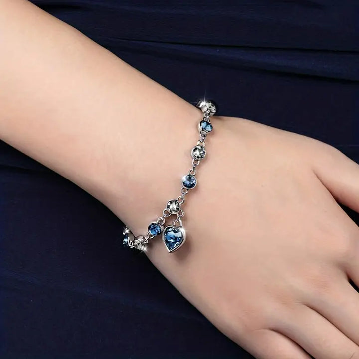 Zachte glans armband van wit goud met hartje.