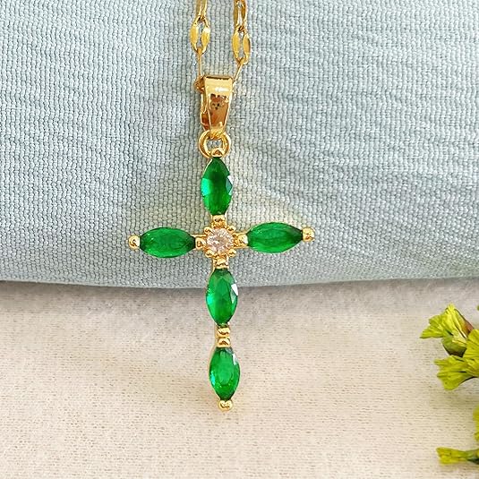 Elegante gouden ketting met smaragd kruis ontwerp