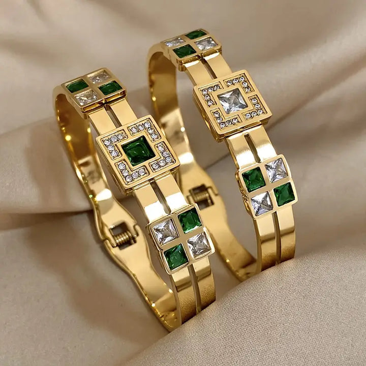 Elegante gouden armband met verfijnde details