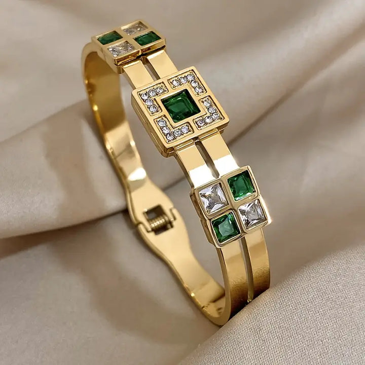 Elegante gouden armband met verfijnde details