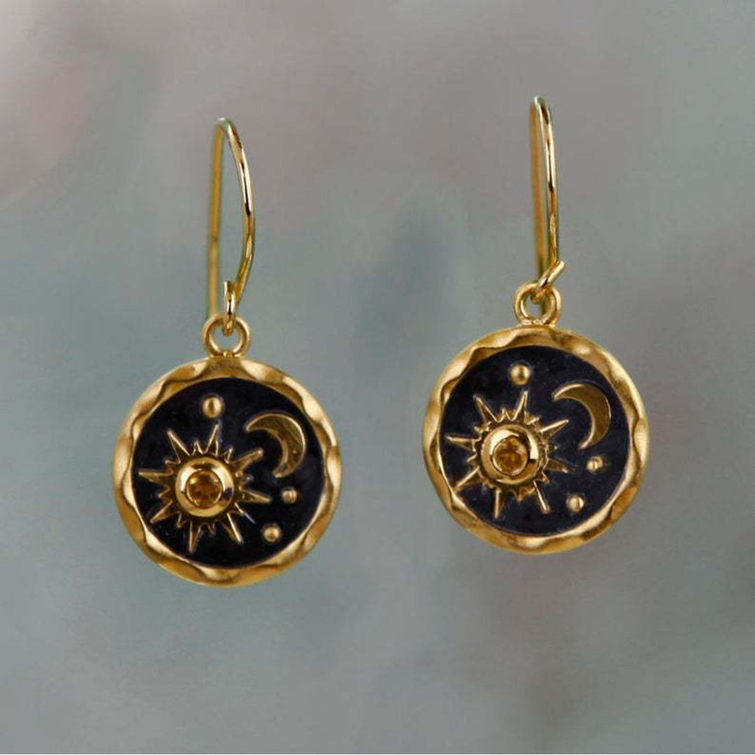 Boho oorbellen met zon en maan ontwerp