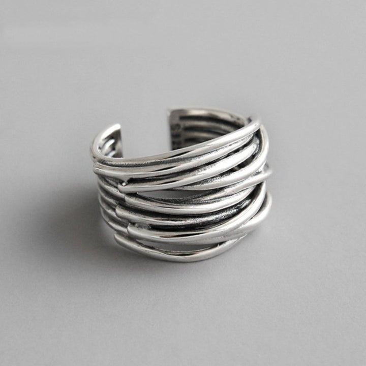 Verfijnde zilveren ring met gelaagde details