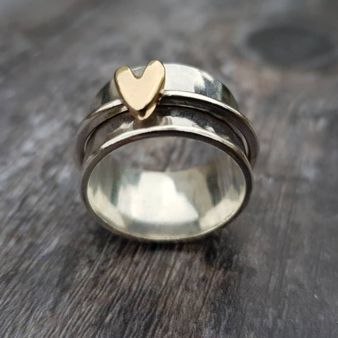 Elegante zilveren ring met gouden hartje