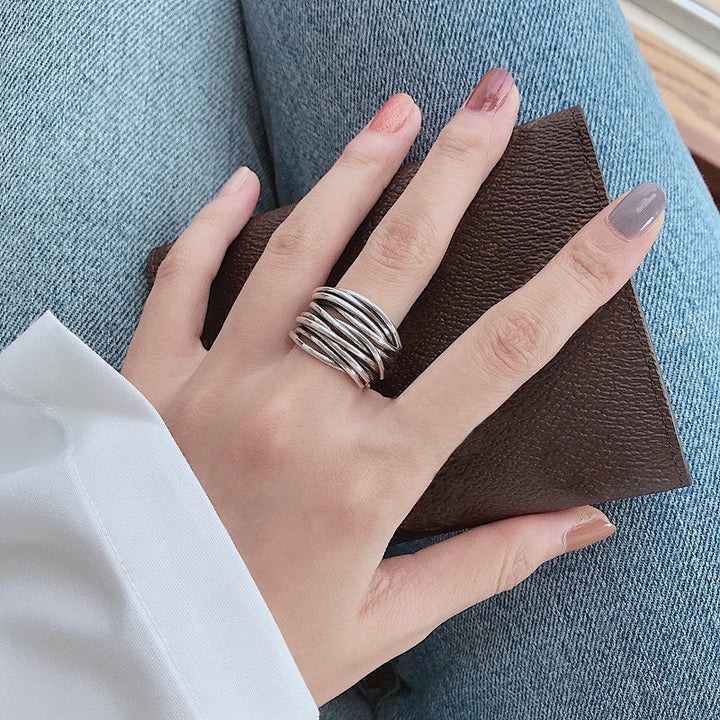 Verfijnde zilveren ring met gelaagde details