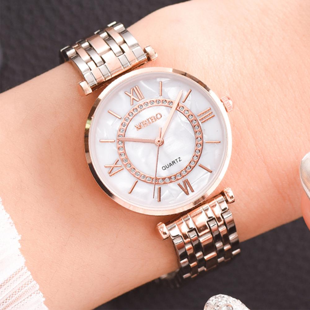 Elegante horloge met subtiele gouden details